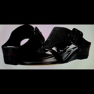 NWT Donald Pliner Ofelia Wedge Sandals